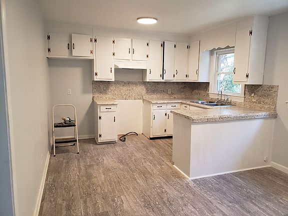 4th image of 372 Trott Cir