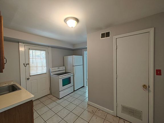 2nd image of 19 Long Hill Ave #3