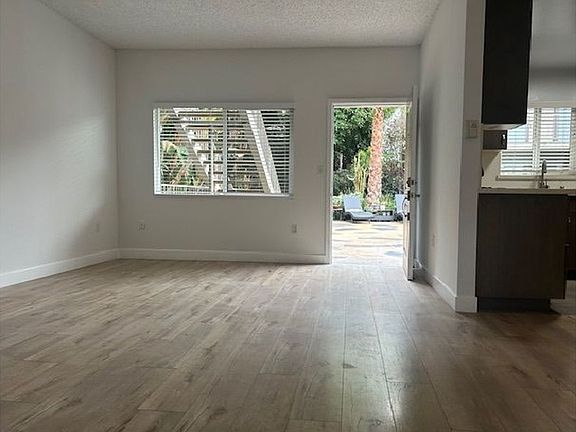 3rd image of 6337 Primrose Ave #292-6