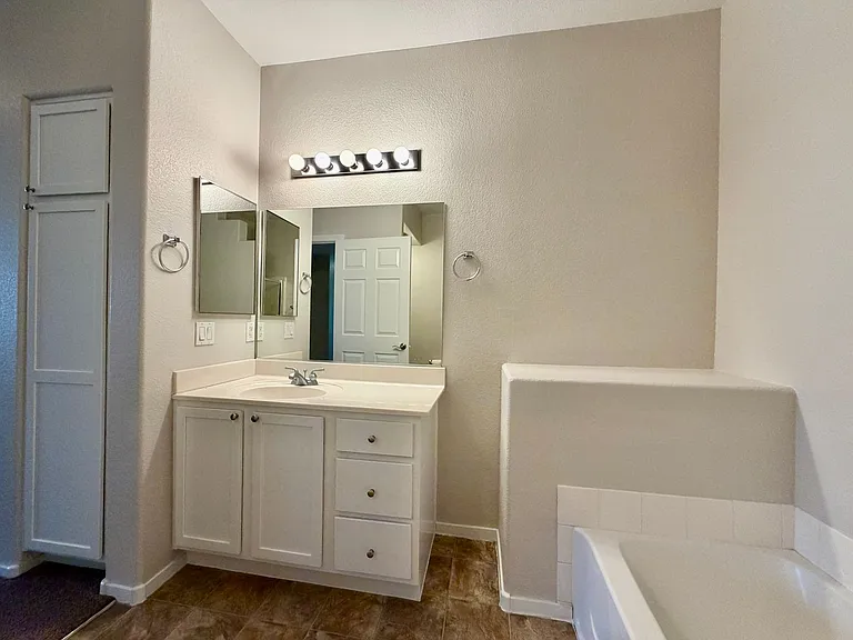 2291 W Horizon Ridge Pkwy #6231 — Photo 22