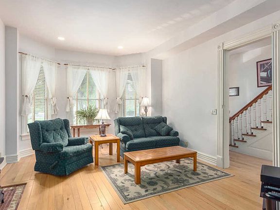 5th image of 128 W 2nd Ave