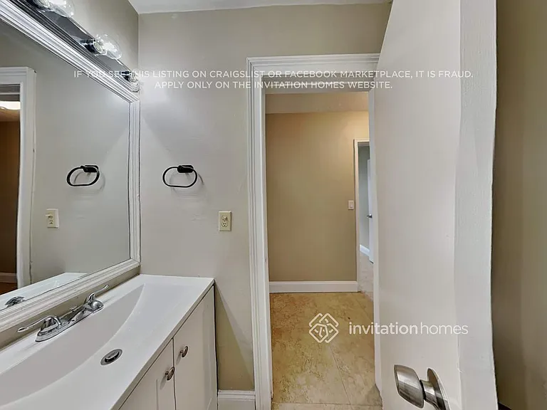 1410 N 70th Ter — Photo 15