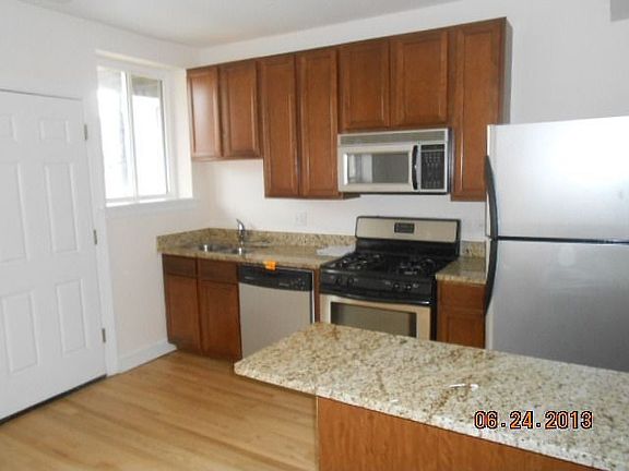 5th image of 6321 N Sacramento Ave APT 2W