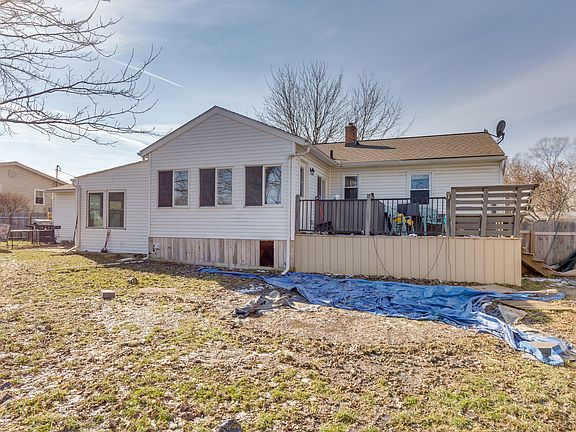 Deck with seating and bar