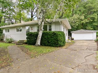 3026 Dean Lake Ave NE, Grand Rapids, MI 49525