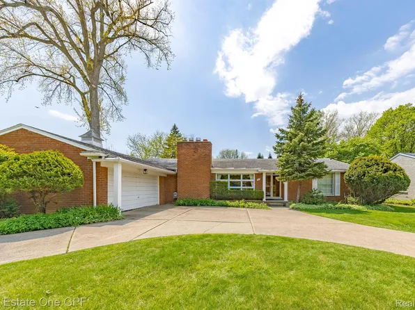 605 S Higbie Pl, Grosse Pointe Woods, MI 48236