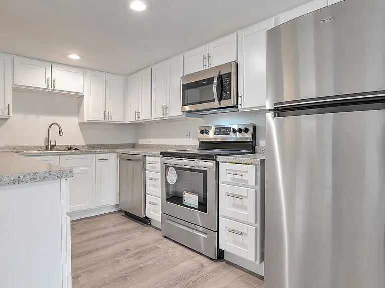 1815 W Tuckey Ln — Photo 65