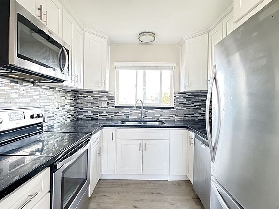4th image of 4411 Louisiana St APT 04