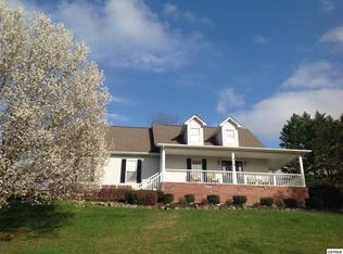909 Glenda Ln, Sevierville, TN 37862