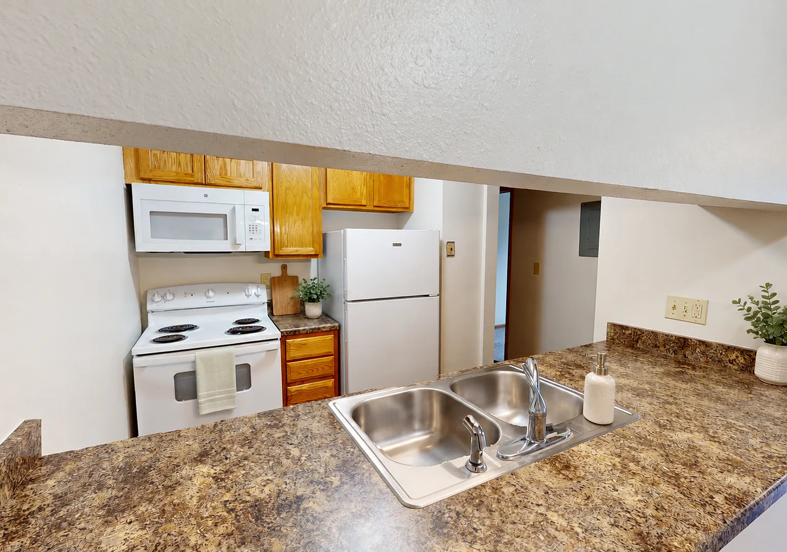 4915 Todd — Photo 2