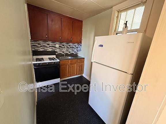 3rd image of 239 E Woodland Ave APT 1