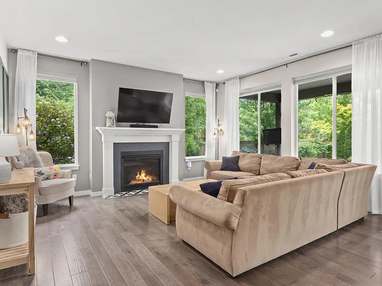 303 Vaughan Blvd NE — Photo 6