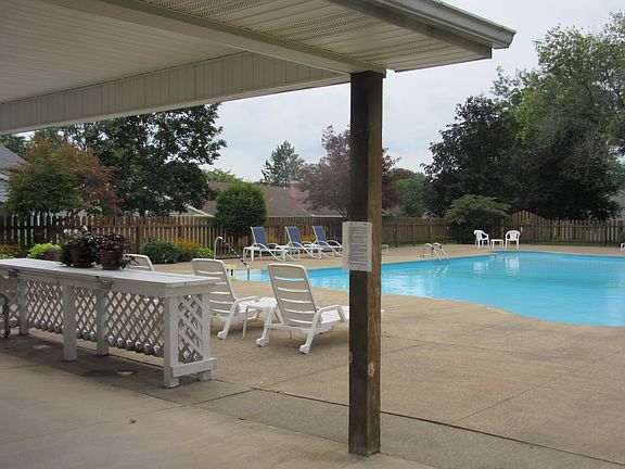 4th image of 947 Hidden Valley Dr