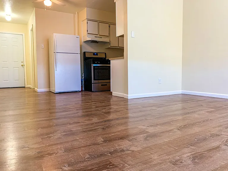 MOVE IN SPECIAL Studios @ $749.00 — Photo 22