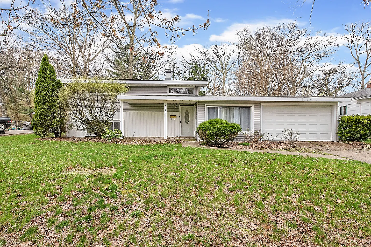3757 Warringham Ave photo 1