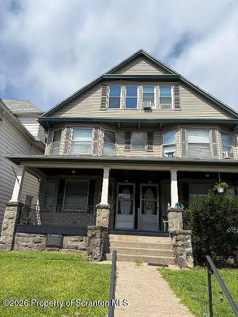 3 bed, 2.0 bath, 1400 sqft, $1,600 — Photo 1