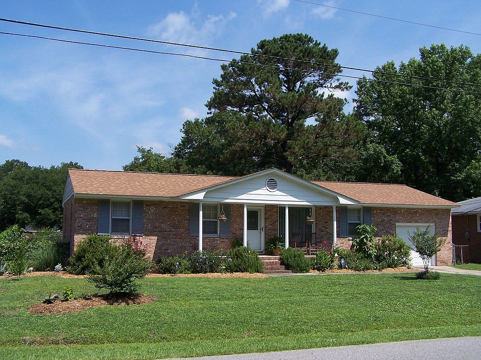 Beautifully landscaped front lawn