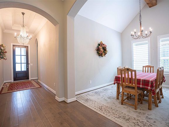 3rd image of 62 Floral Hills Ln