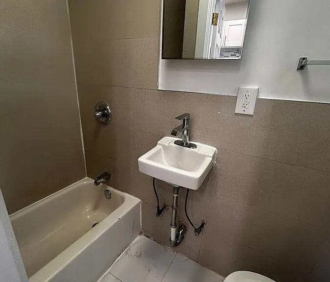 112 Maple St — Photo 1