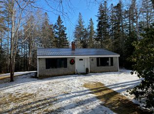 25 Carver Rd, Tremont, ME 04674
