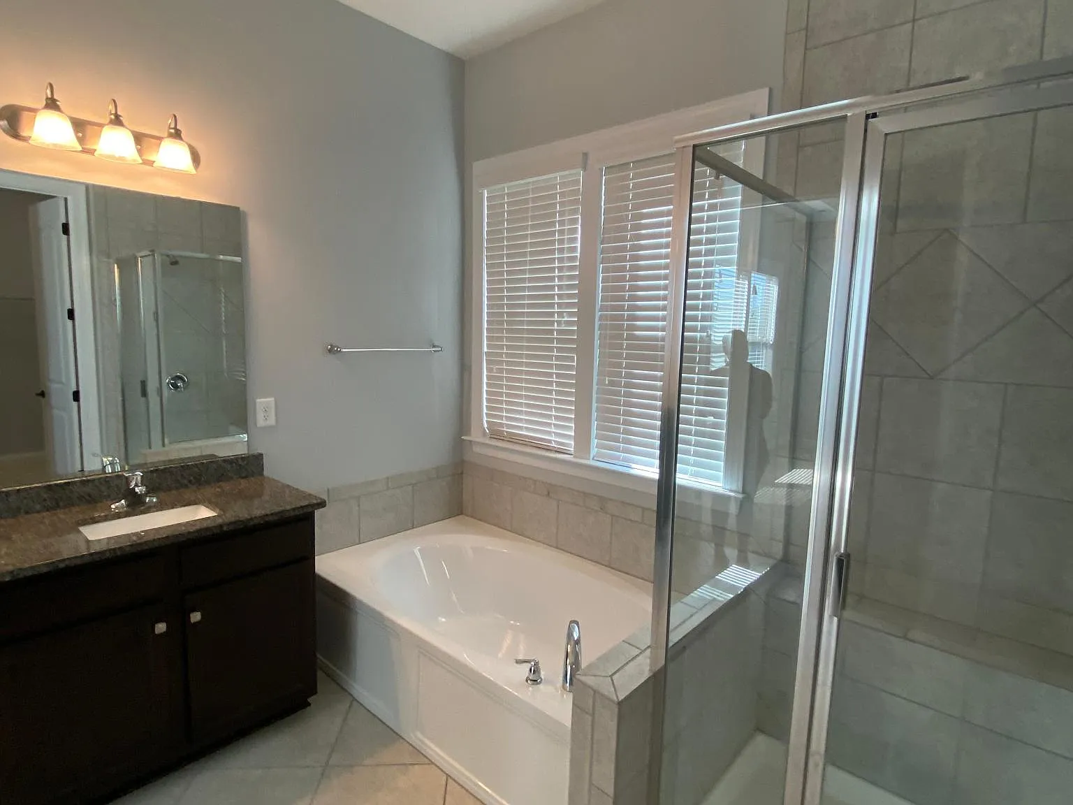 4 bed, 3000 sqft, $3,000 — Photo 4