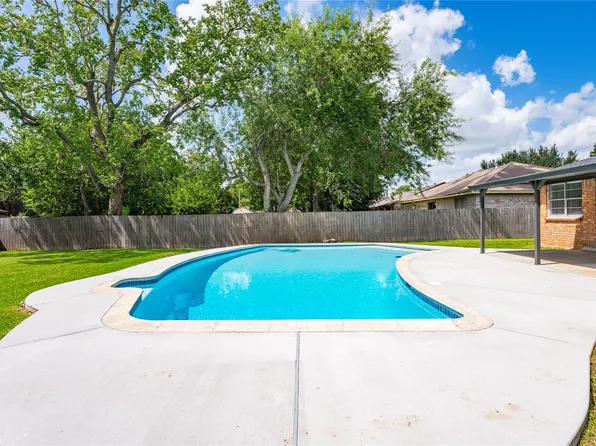 5422 Thistle Dr, Dickinson, TX 77539