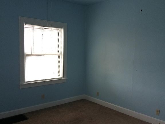 3rd image of 408 S Pershing Dr