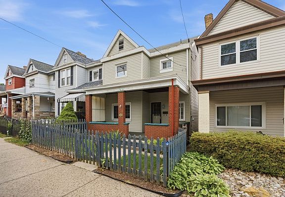 3rd image of 4218 Winterburn Ave