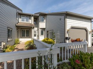 111 Midlake Cir, East Syracuse, NY 13057