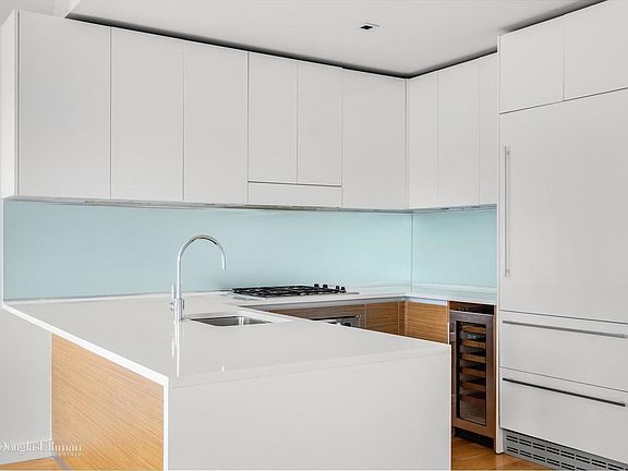 4th image of 555 W 59th St APT 25C