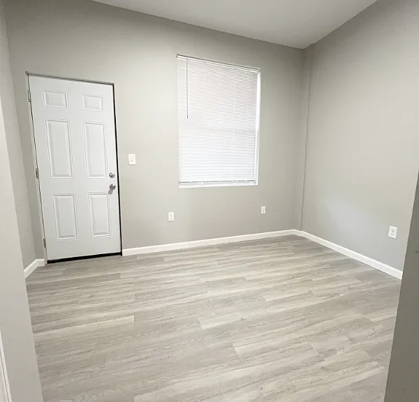 712 N Monroe St — Photo 4
