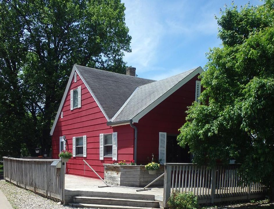 1st image of 207 Forest Ave W