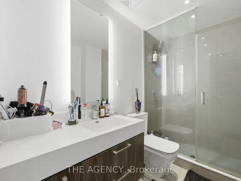 1 Yorkville Ave #804 — Photo 14
