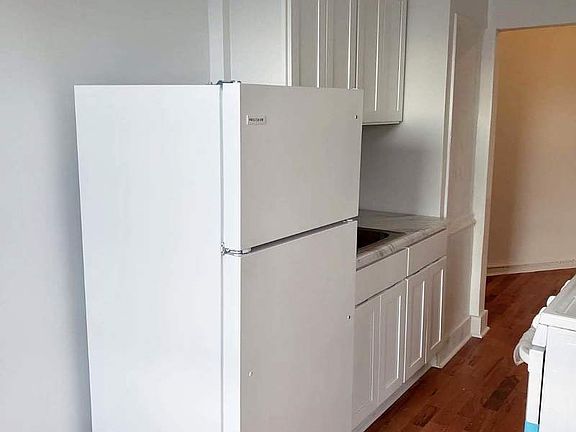 2nd image of 731 Gerard Ave APT 3M