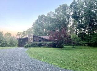 122 Hilltop Rd, Newfoundland, PA 18445