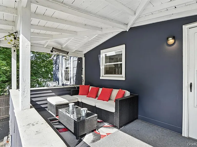 8 W Broadway — Photo 15