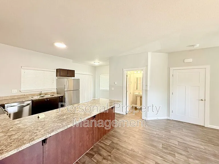 12600 NE 49th St #F — Photo 6