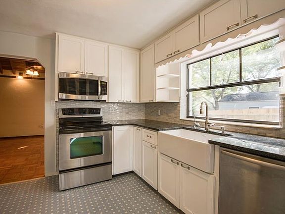 5th image of 1006 E Idlewild Ave