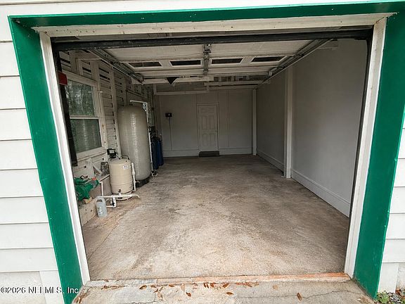 3rd image of 423 HOLIDAY Drive