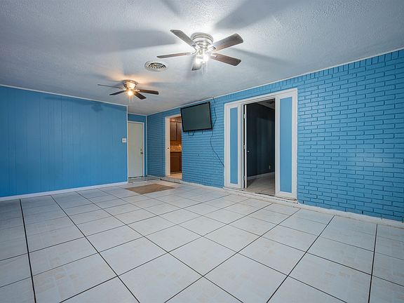 5th image of 1010 E San Pedro St