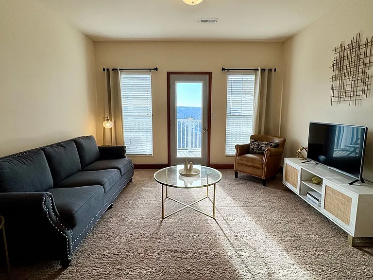 Eagle View Luxury Apartments — Photo 10