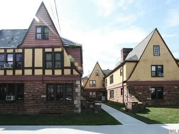 204-14 204th St, Flushing, NY 11361
