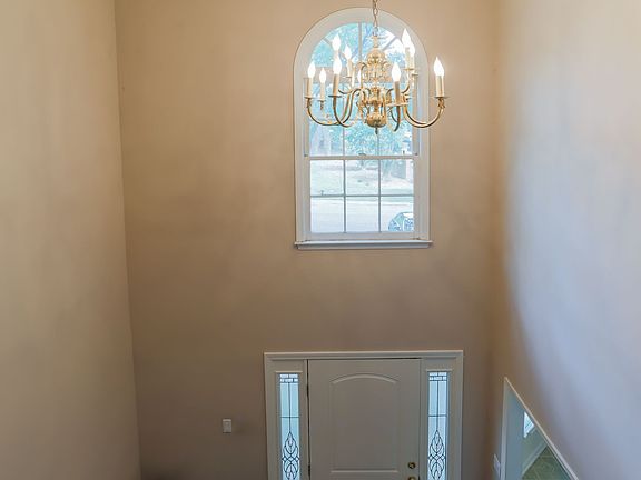 4th image of 581 Harcourt Pl SE