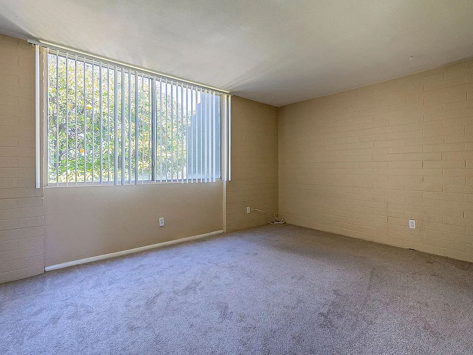 Representative unfurnished bedroom at 1801 West Tuckey Lane.