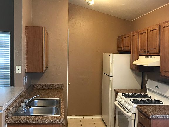 3rd image of 604 Welston Cir #1