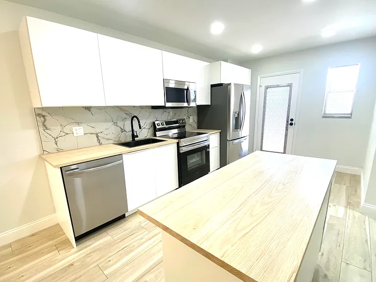 6061 N Falls Circle Dr #7 — Photo 5