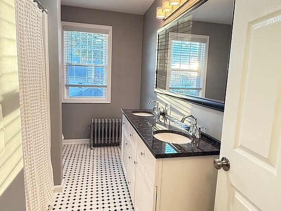 5th image of 268 Burncoat St