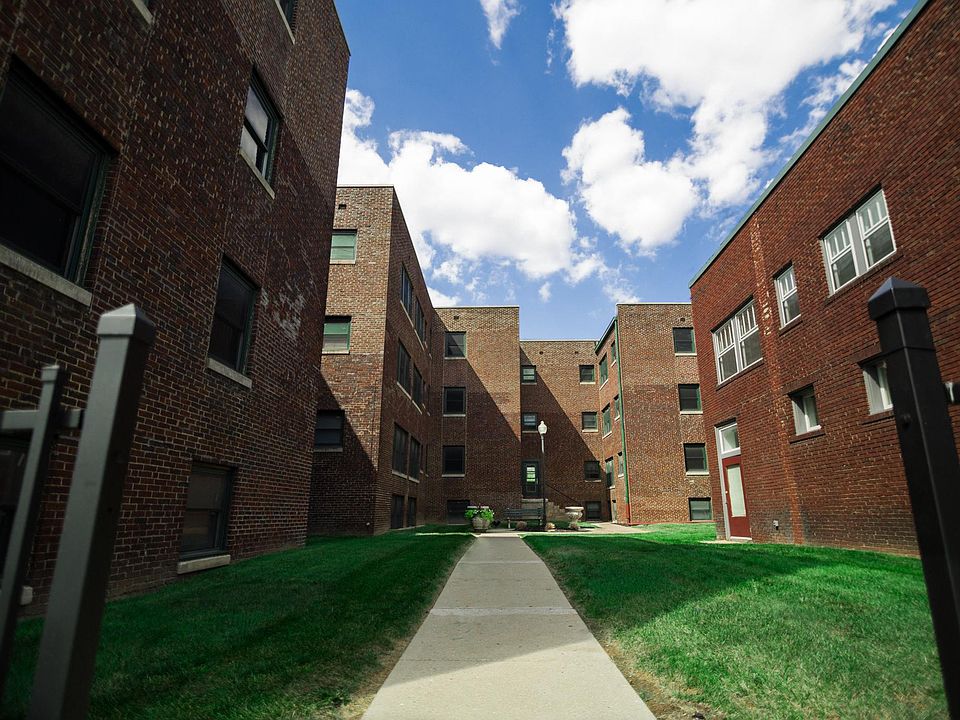 1st image of 658 E 11th St #208