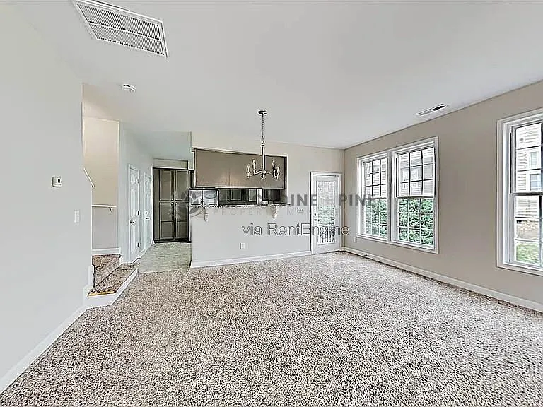 3 bed, 2.5 bath, 1341 sqft, $1,695 — Photo 4