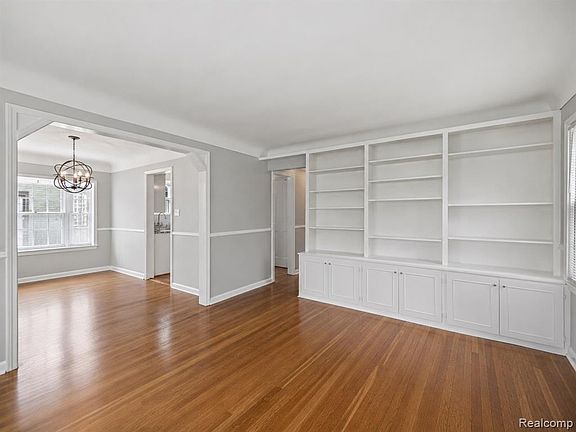 5th image of 1646 S Bates St